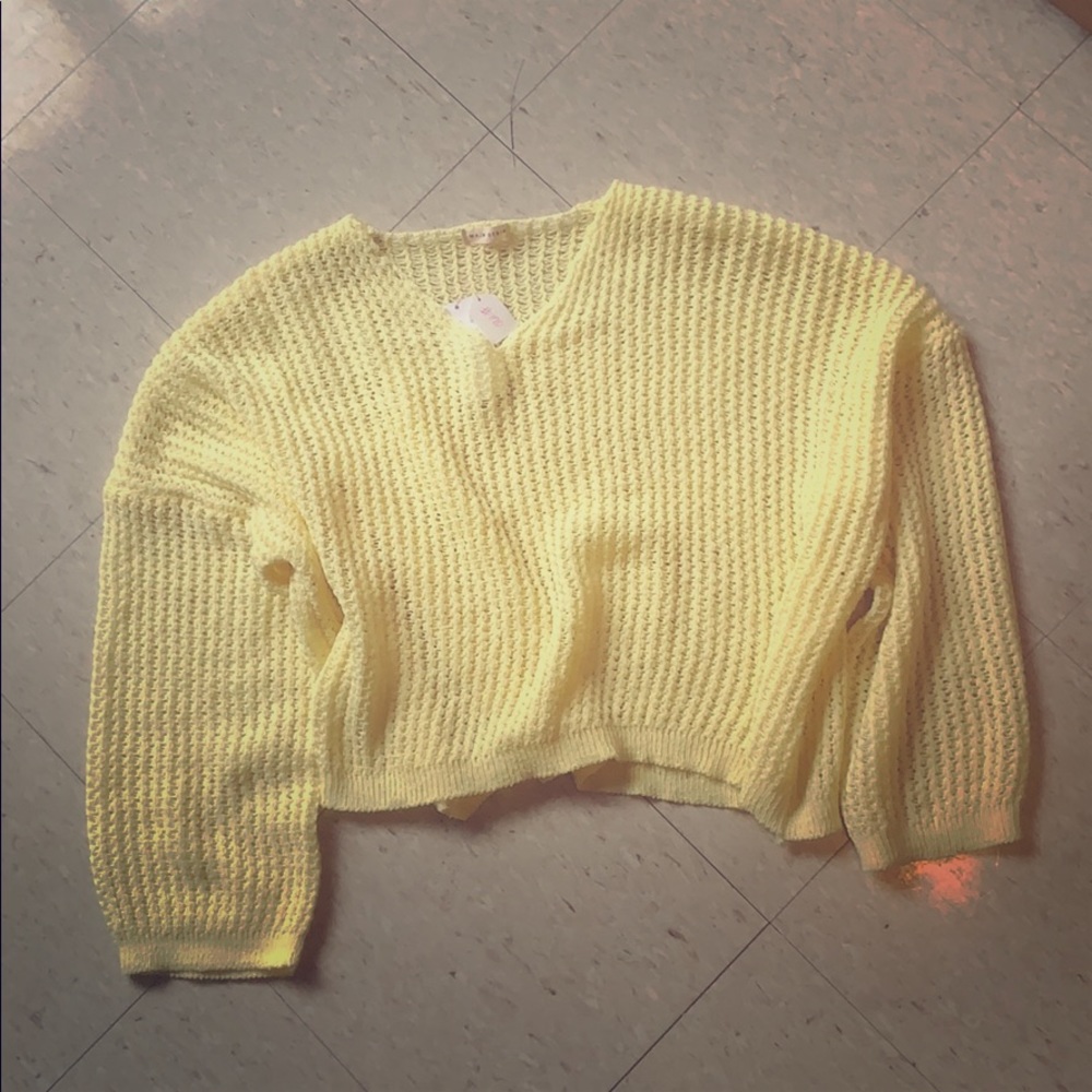 Yellow wide-sleeved sweater
